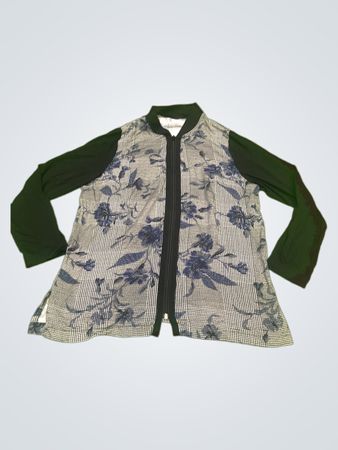 Damenbluse mit Blumen- und Karomuster