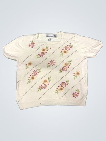 Alfred Dunner Petite weißer, bestickter Blumenpullover mit kurzen Ärmeln