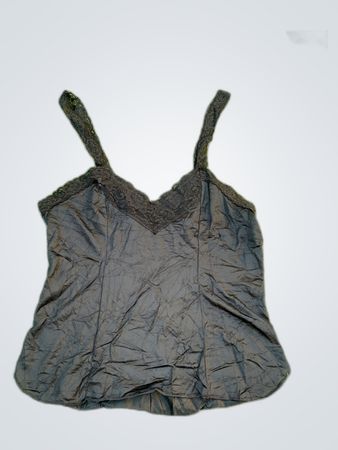 Schwarze Oberteilspitze