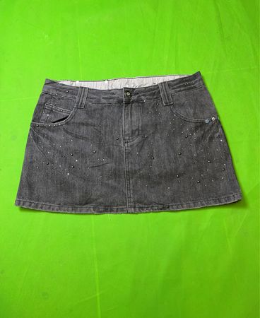 Grauer Denimrock mit Strasssteinen