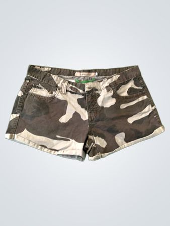 benchmark Camouflage Shorts