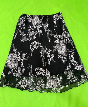 J'ESPERE Floral Black Skirt