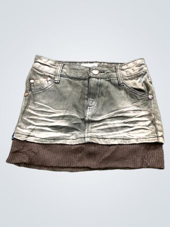 Jupe en denim vert avec un ourlet en côtelé marron