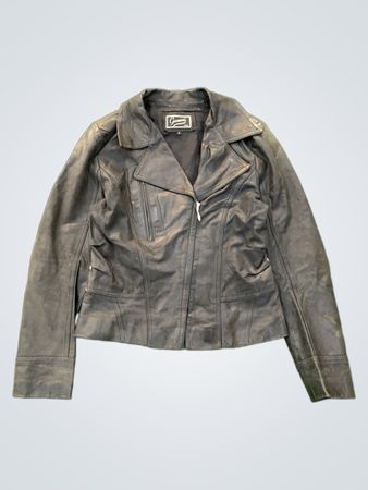 Giovanni Paris veste en cuir