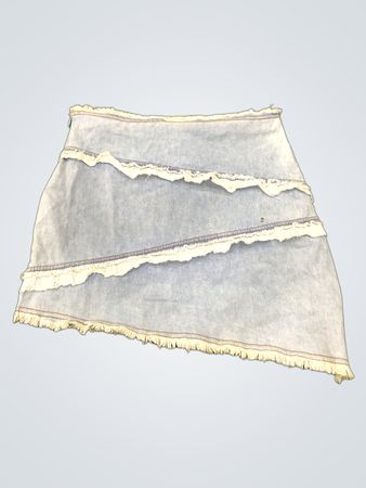 Hellblaue Jeans-Minirock mit Spitzenbesatz und ausgefranstem Saum