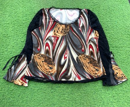 Langärmelige bedruckte Bluse mit schwarzen Mesh-Ärmeln