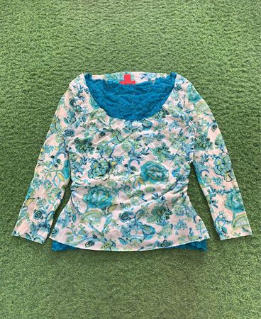 Latina Life Damen Langarmshirt mit Blumenmuster und Spitzenbesatz