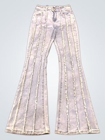 Hellblaue Flared-Jeans mit vertikalem Fransenbesatz