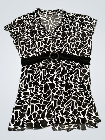 Cacama Black and White Giraffe Print Top mit Gürtel
