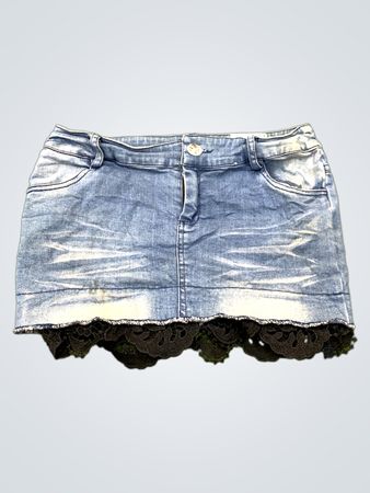 Jeansrock mit schwarzem Spitzenbesatz