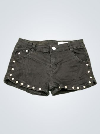 Schwarze Nieten-Jeansshorts