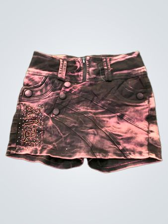 Zerrissene Denim-Shorts mit Verzierungen