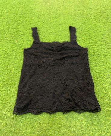 Schwarzes Spitzen-Trägershirt