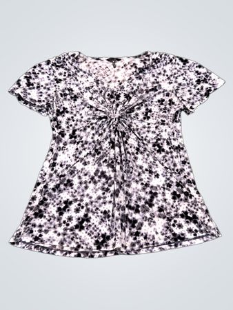 Schwarz-weißes Batik-T-Shirt mit gedrehtem Vorderteil