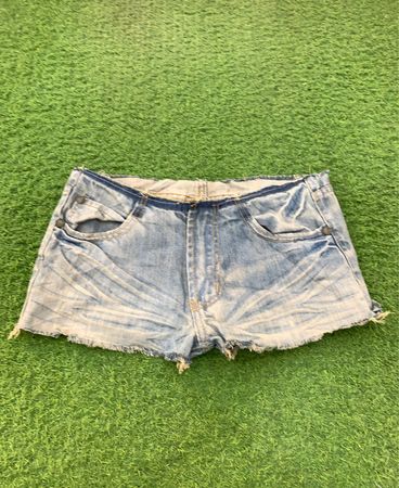 CHUNER C&E Denim-Shorts