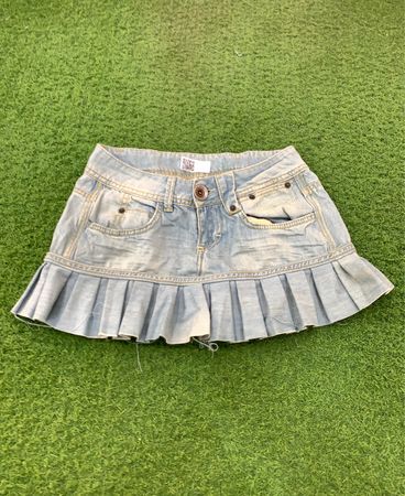 Upgecycelter Jeans-Minirock mit plissiertem Saum