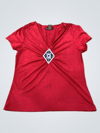 Rotes V‑Ausschnitt-Top mit Verzierungen