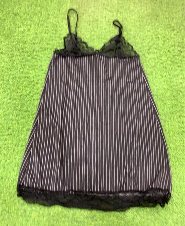 Gestreiftes Spitzenbesatz-Cami