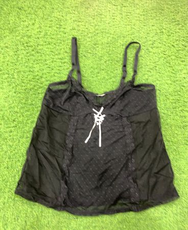 Spitzenbesetztes Camisole mit schwarzer Spitze