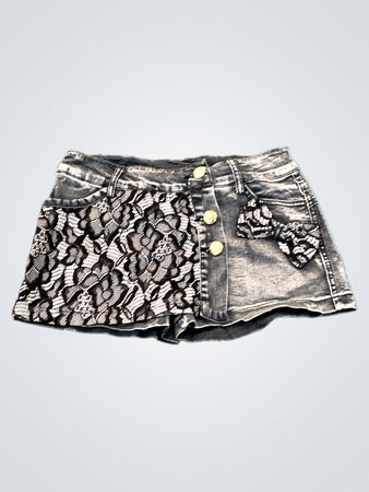 Shorts de denim com detalhe em renda e laço
