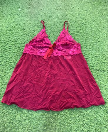 Camisola da notte corta rossa con bordatura in pizzo