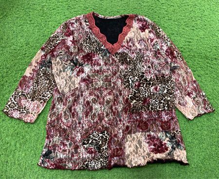Printed long-sleeved tunic with lace trim
