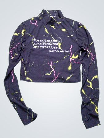 Collusion Not Interested Night or Day 24/7 Gekürzter Mock Neck Langarm-Top