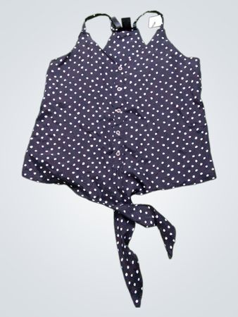 Schwarzes Top mit gepunktetem Muster und Knoten vorne