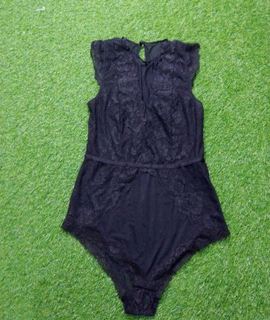 Schwarzer Spitzen-Bodysuit