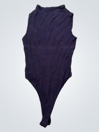 Naked Wardrobe ärmelloser Tanga-Bodysuit