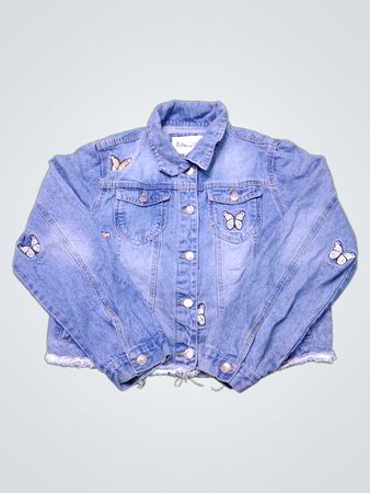 Between Us Jeansjacke mit Schmetterlingsstickerei