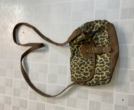 Leopard print crossbody bag with brown trim