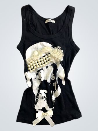 Schwarzes Tanktop mit grafischem Druck und Verzierungen