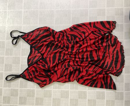 Top transparent à imprimé zèbre rouge et noir
