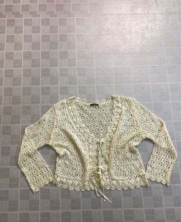 Cardigan en dentelle romaine