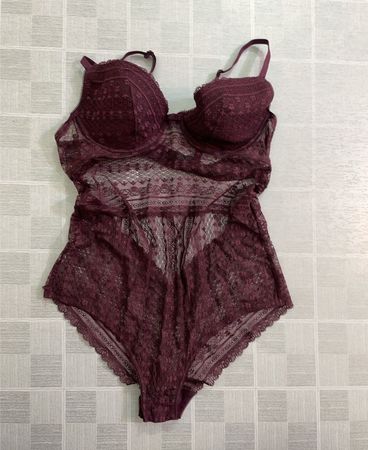 Body en dentelle bordeaux Oysho