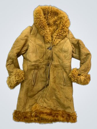 Veste en suède marron avec bordure en fourrure