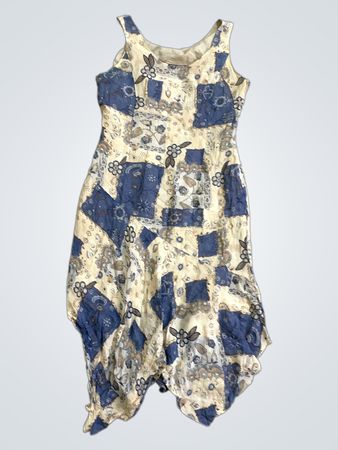 Ärmelloses Kleid mit Patchwork-Druck