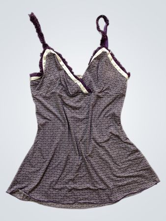 Violette Spaghettiträgerbluse mit kreisförmigem Muster