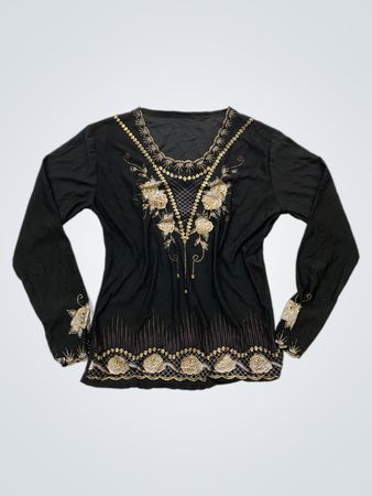 Blouse noire avec broderie dorée