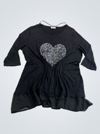 Schwarzes T-Shirt mit Paillettenherz-Detail