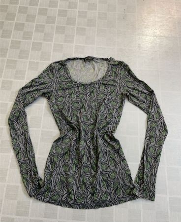 ter
cartere Langarmoberteil