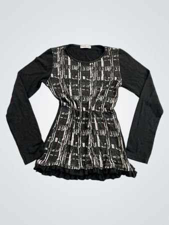 Schwarzes Langarmshirt mit gemustertem Vorderteil
