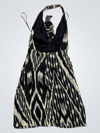 PULL&BEAR AKTUALISIERTE KLEIDUNGEN Schwarz-weiß gemustertes Kleid