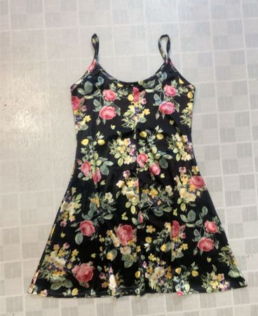 Boyco schwarzes Kleid mit Blumenmuster und Spaghetti-Trägern