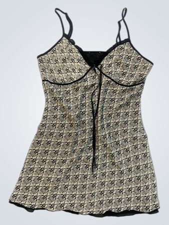 Schwarz-weiß gemustertes Trägerkleid