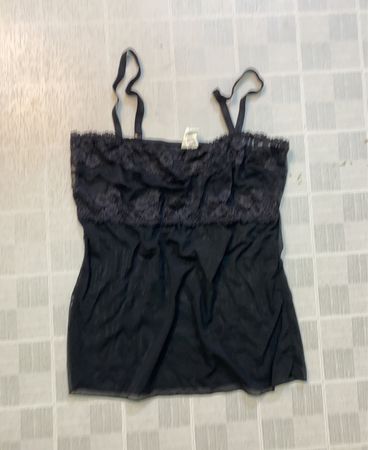 SISI Camisole mit schwarzer Spitzenborte und Strumpfhaltern