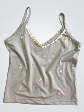 Graues Camisole mit bestickten Blumen und dekorativem Besatz