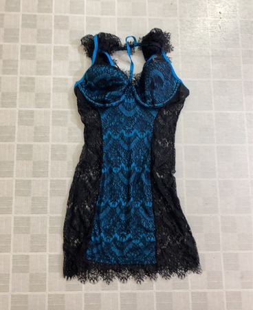 Schwarz-blaues Spitzenchemise