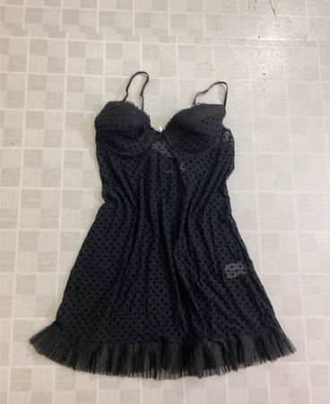 Etam Black gepunktetes transparentes Babydoll-Kleid